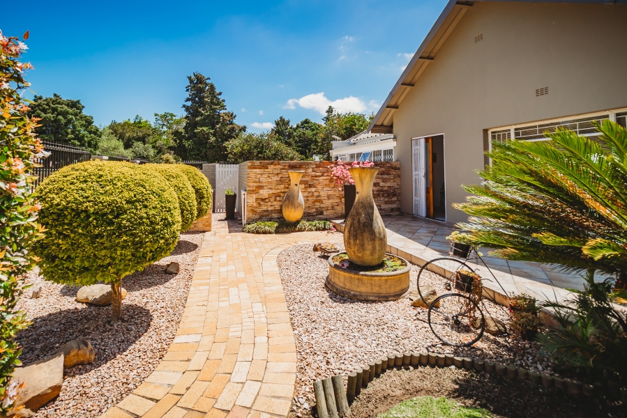 5 Bedroom Property for Sale in Heather Park Western Cape